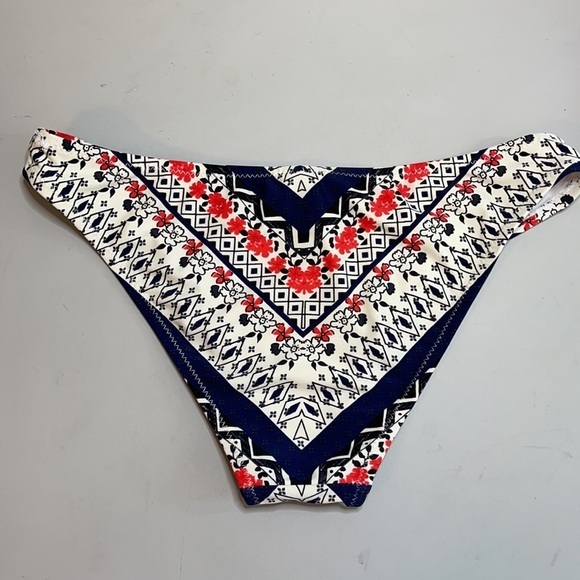 Cupshe cream/red/blue bandanna print bikin… - Picture 9 of 11